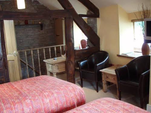 The Horse & Jockey Inn Knighton  Buitenkant foto