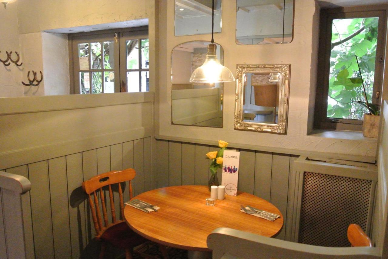 The Horse & Jockey Inn Knighton  Buitenkant foto